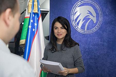 Школе-интернату №77 передана литература на английском языке