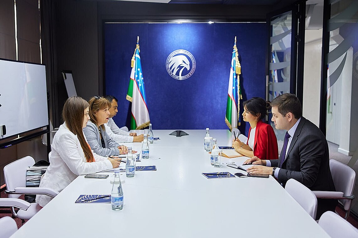 21-iyun kuni Milliy mass-mediani qo'llab-quvvatlash va rivojlantirish jamoat fondi Vasiylik kengashi raisi Nozima Davletova va fond direktori Akramjon Fozilov Yevropada xavfsizlik va hamkorlik tashkiloti (YXHT) Bosh kotibi ofisining gender masalalari bo‘yicha katta maslahatchisi Lara Skarpitta xonim va YXHTning gender tengligi masalalari bo‘yicha maslahatchisi Elmaya Bavchich xonim bilan uchrashdi.